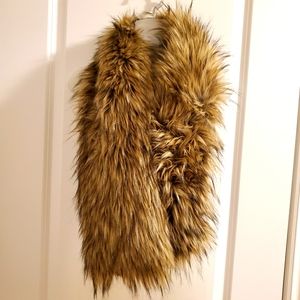 Aritzia Babaton faux fur scarf